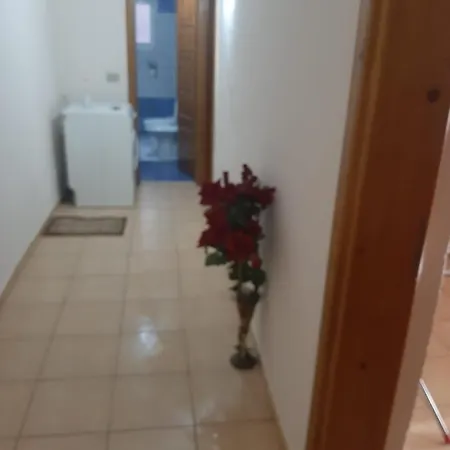 Iviol Apartament فلورا
